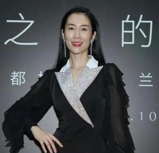 叶童|10位中年女星近照,叶童一头白发,周海媚身材圆润