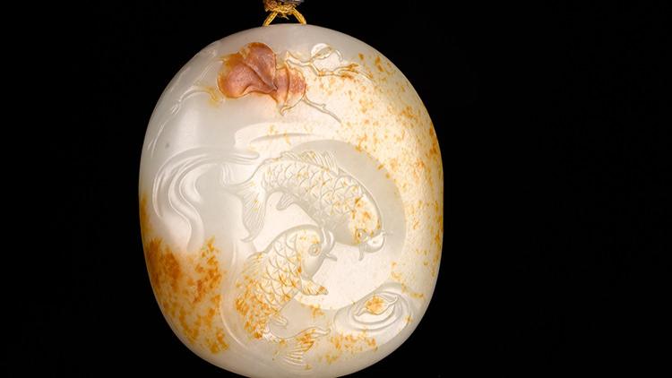 连年有余|「璞玉雅藏」和田玉籽料挂件 《连年有余》 玉雕作品鉴赏