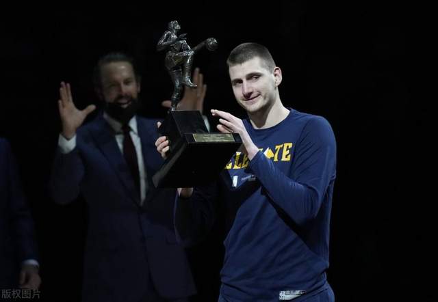 马丁|从传统标准来看，本赛季NBA没有MVP，布克终究不是罗斯