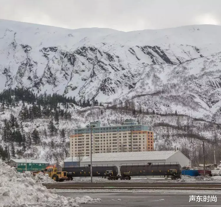 欧洲旅游|世界最孤独地方:只有一栋楼,300人足不出户,唯一餐馆还是中国人开的...