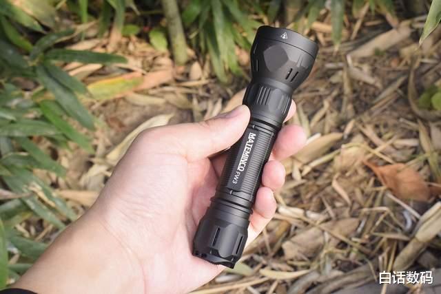 电池|远泛兼顾，既可把玩也具实用！迈特明酷FW3白激光+泛光手电体验