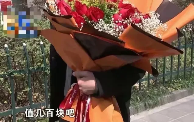 浙江杭州,男子为讨女友欢心,就想去花店买33朵玫瑰花