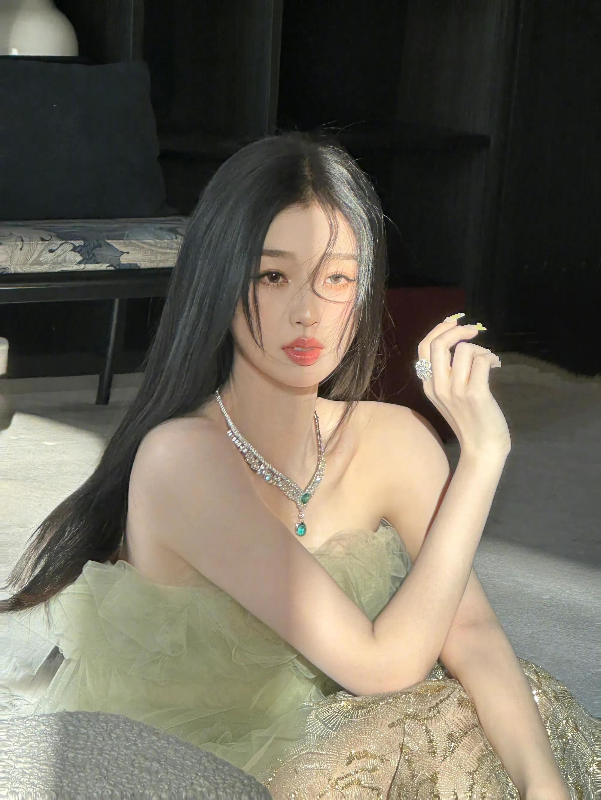 古力娜扎|视听盛典女星造型出炉:赵丽颖绝美,娜扎有气质,毛晓彤最可爱