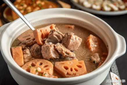 痛风|“嘌呤大户”已公布,是海鲜的20倍,不想惹上痛风,趁早撤下餐桌