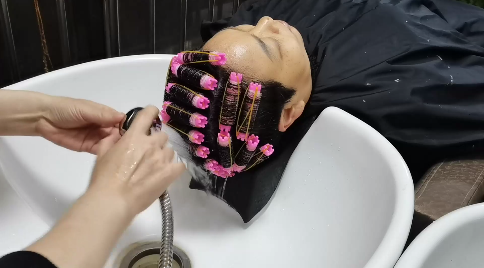 短发 脸圆发质又细软的中老年女士,短发这样烫时尚减龄又洋气,超好看