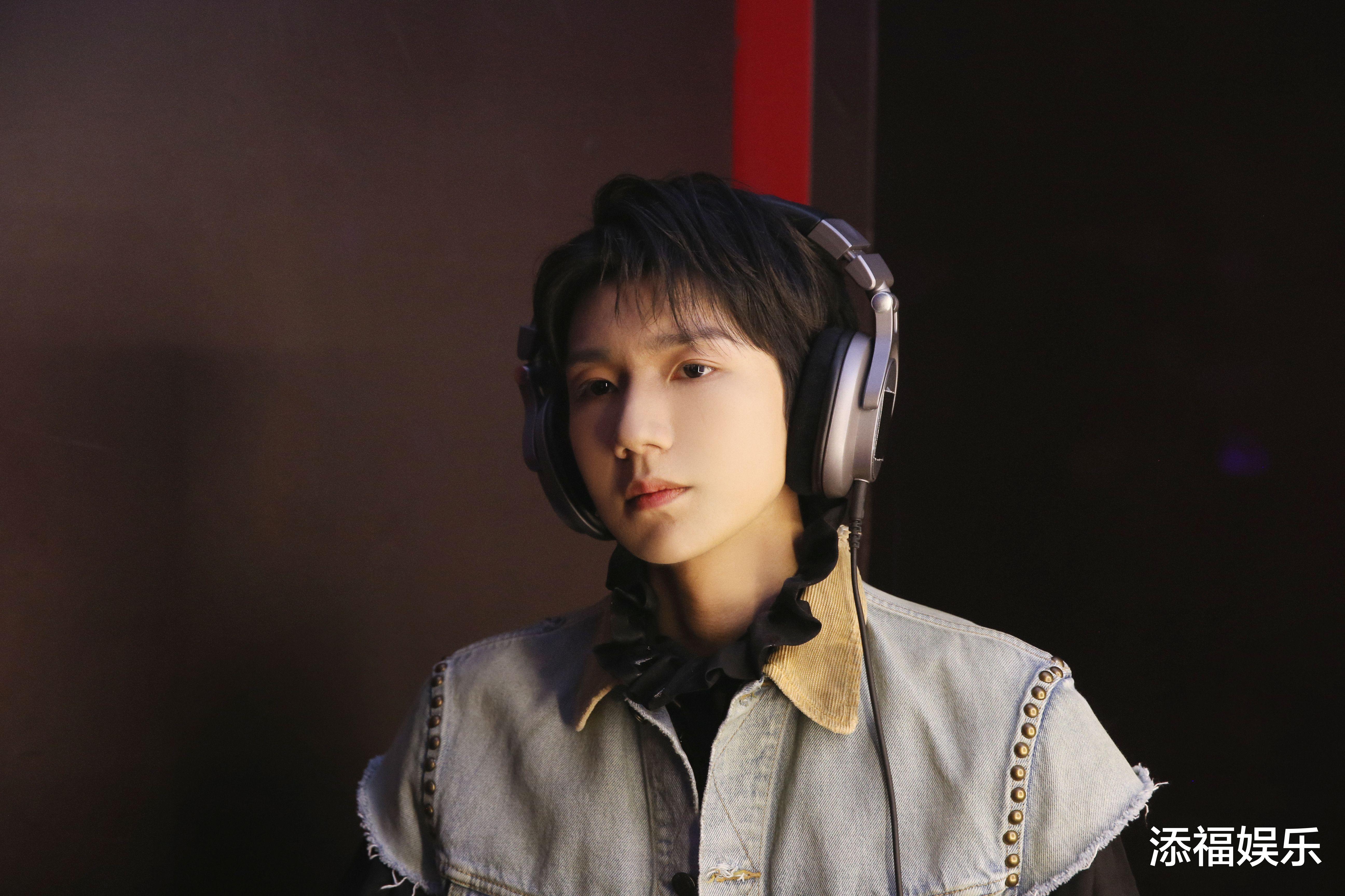 王源|王源再度加盟答案奇遇夜,小卷毛造型矜贵,春晚表演还有杂技加持