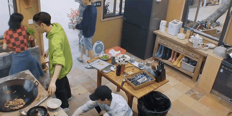 沙滩|向往的生活:面朝大海,阳光沙滩,“小破屋”终于变成海景房!