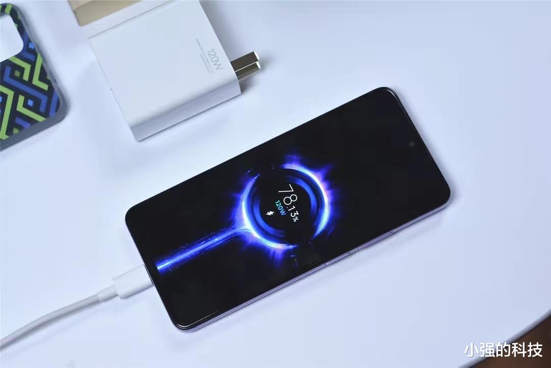 旗舰机|8月性价比的三款手机 价格最高也不超过3999元 哪款才最值得你入手