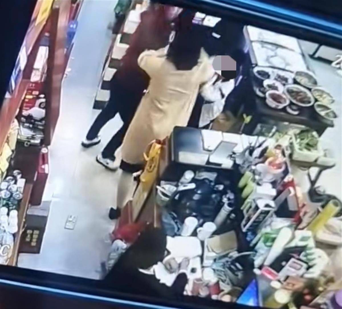 ?两男孩发生冲突,家长带娃登门道歉却双双遭殴打,警方介入!