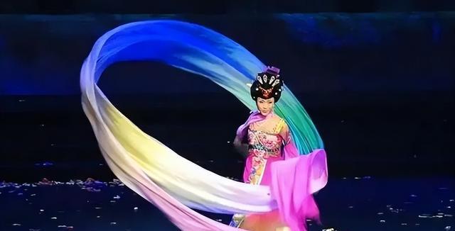 李玉刚|首播10.64亿，在这档打破次元壁的综艺，李玉刚又抓住了流量密码