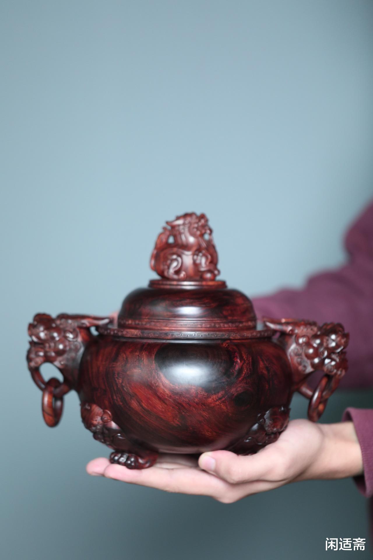 海南黄花梨|雅室案头清赏摆件,海南黄花梨,三足貔貅双耳香炉