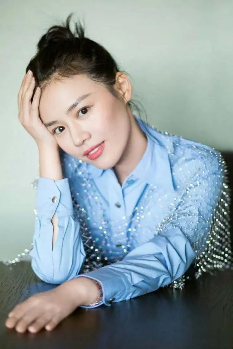 浓妆 真正的美人在“骨”不在“皮”，脸上都有这3点，越老越有气质