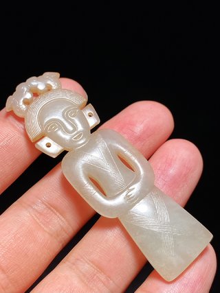 和田玉籽料|汉 和田玉籽料 白玉 游丝毛雕 人形珮 玉人 挂件 把件