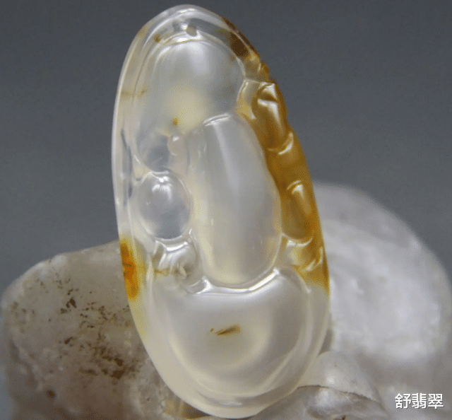 翡翠手镯|翡翠和玉髓的区别是什么？