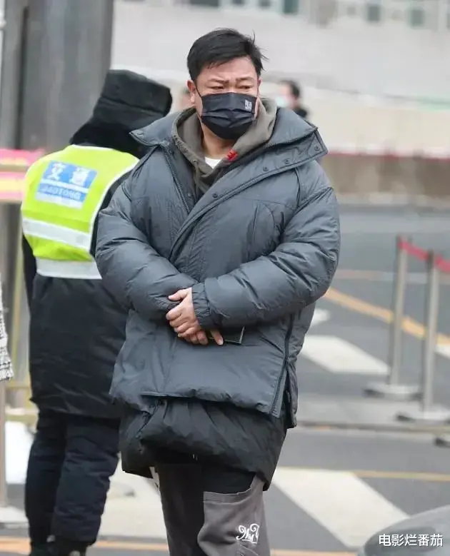 春晚|春晚二次联排：张小斐美目顾盼，邓超比心暖人，吉克隽逸红裙吸睛