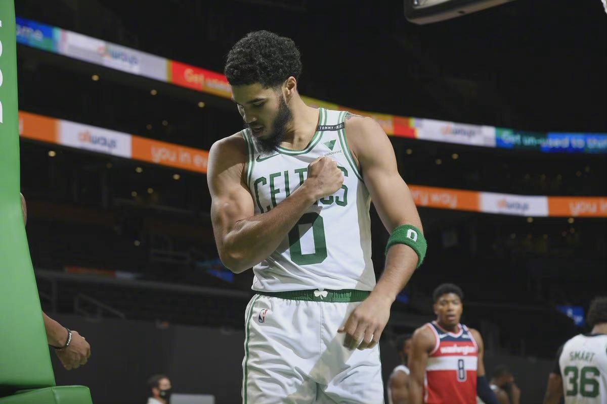 季后赛|未来是他们的！NBA新生代4强，个个超巨坯子，18届双雄拖后腿