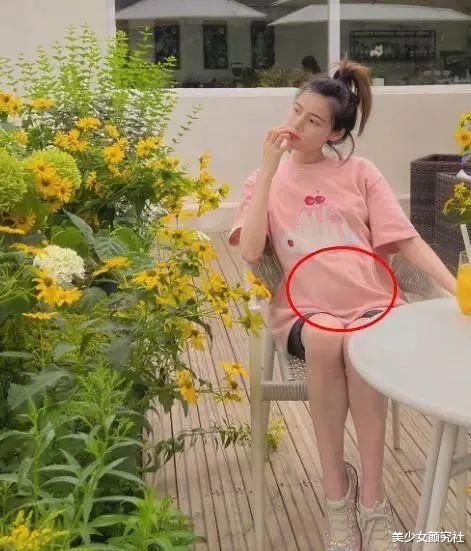 苏醒|糊咖终于翻红，却被曝脚踏两只船？