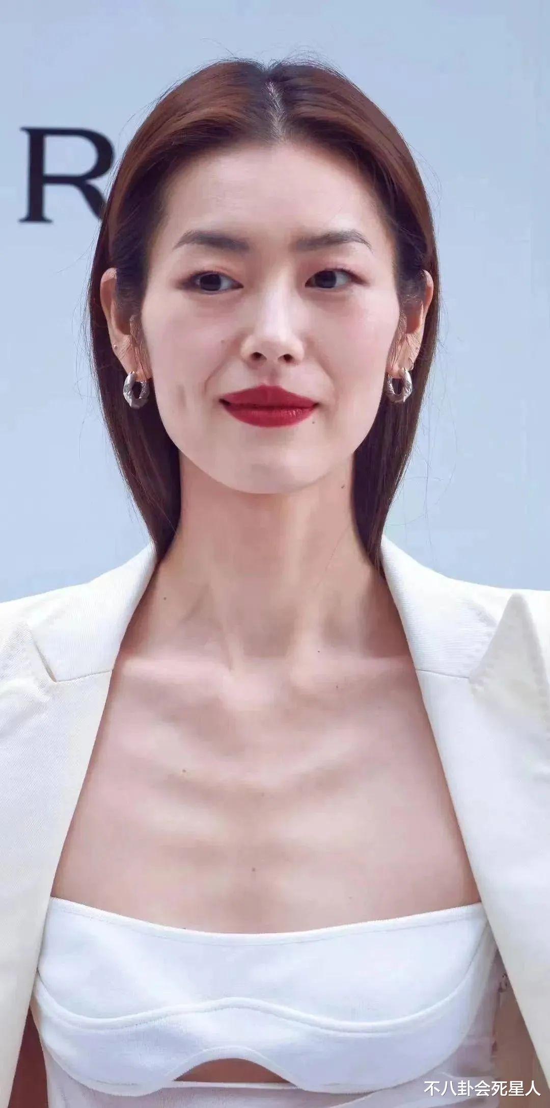 发型 张子枫近照瘦出“排骨胸”,娱乐圈的“纸片人”们,都该醒悟了