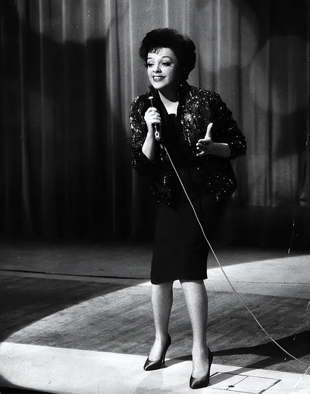 绿野仙踪|朱迪·嘉兰：因《绿野仙踪》成名，5段不幸婚姻，47岁死在浴室