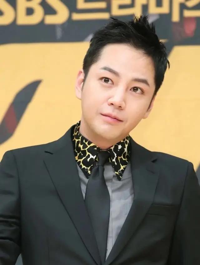 张根硕|曾经爆红的花美男张根硕，经历发胖，逃税和兵役，终要回归了