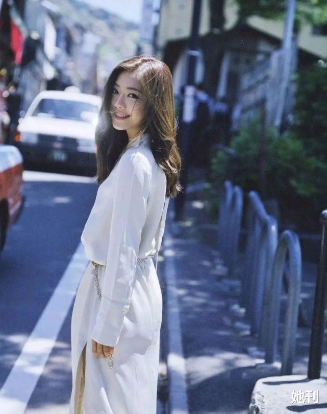 邓家佳|满屏的一星差评,但她怎么还没糊?