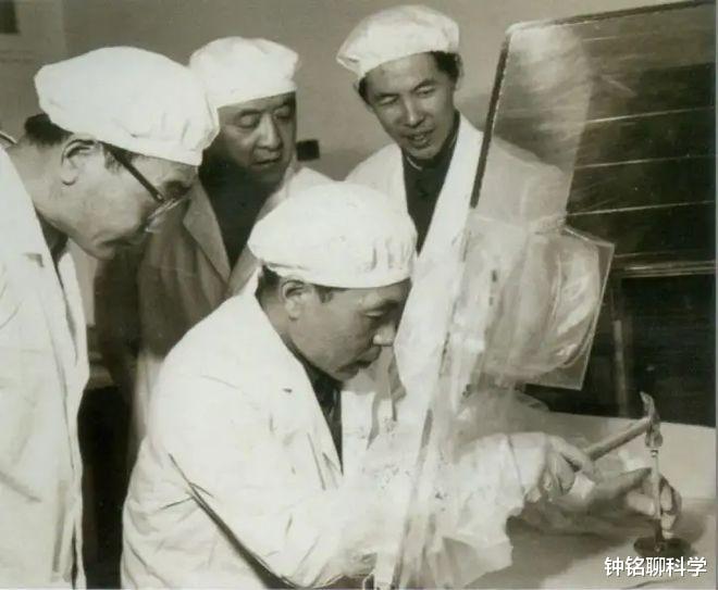 美国登月火箭29日首飞!为啥50年前就载人登月,现在反而登不上?