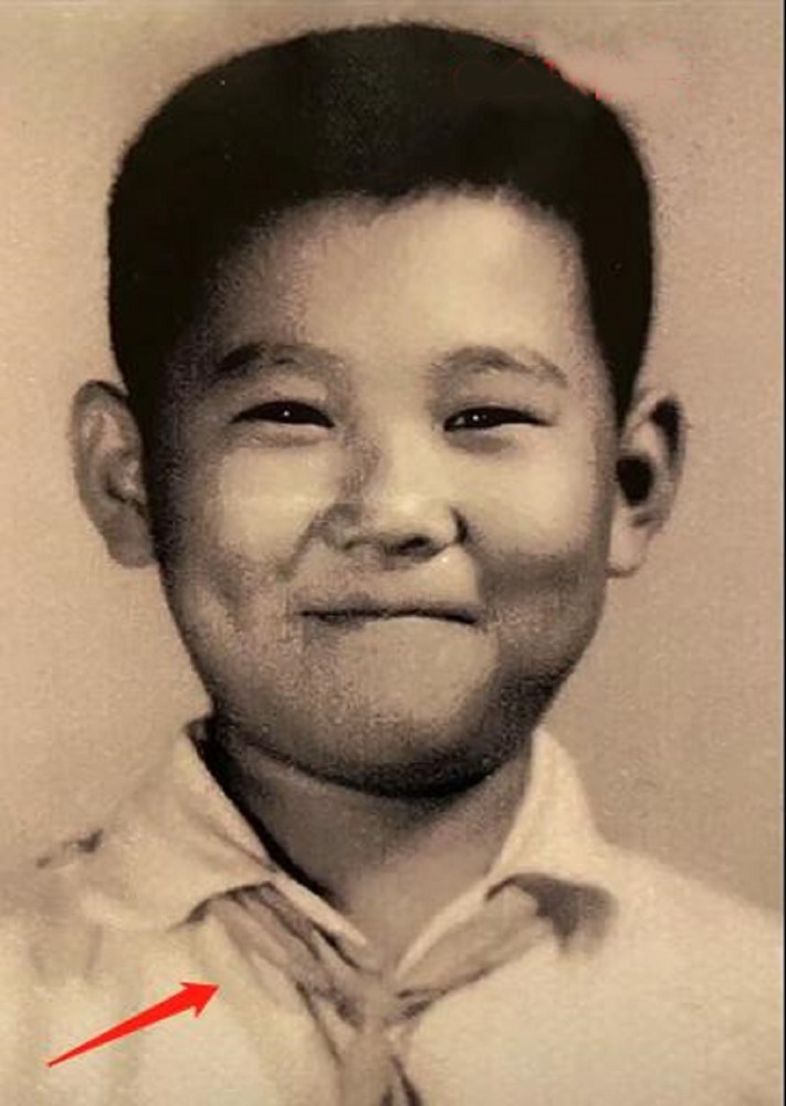 知名教授抨击郭德纲学历低,老郭编了一段岔曲,起码大学导师水平