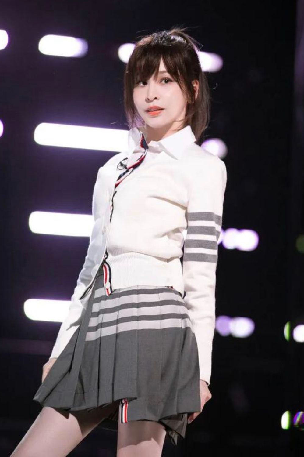 看到把粉丝都熬老的王心凌才发现:中年女人穿短裙,其实也挺好看