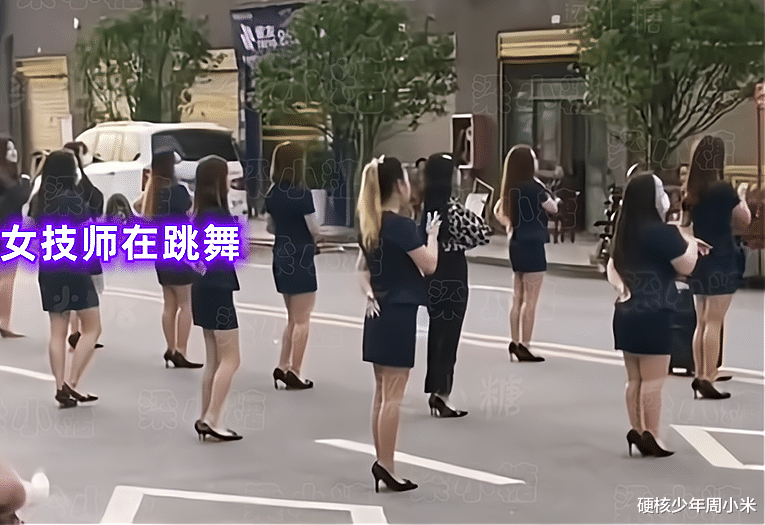 云南:足浴店让女员工穿短裙跳舞被吐槽,男子:我兄弟都流鼻血了
