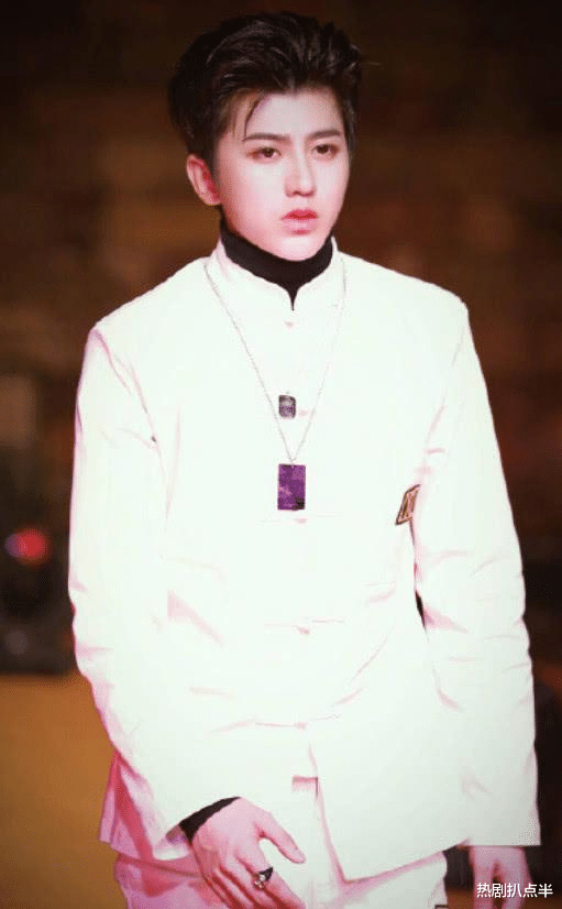 明星|勾肩驼背、脖子前倾、气质畏缩!这6位明星仪态真要命,咋看都丑