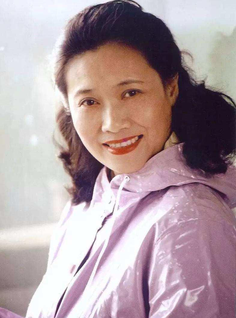 朱逢博|歌唱家朱逢博:30岁主动嫁给老师,85岁守着丈夫的骨灰生活了14年