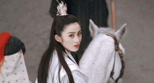 成毅|成毅古装表现更上一层楼,扮女装可以娇羞妩媚,骑白马能英俊潇洒