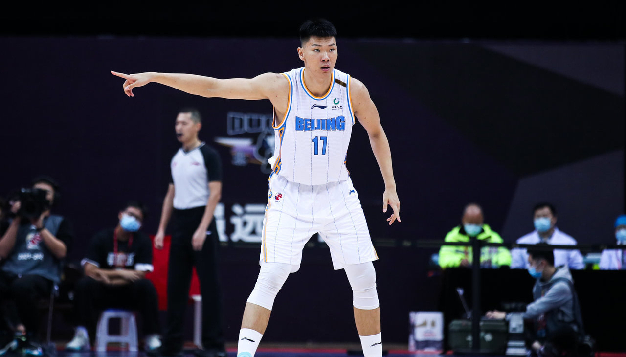 u23|季后赛首场冷门，首钢遭对手无情绝杀，双外援砍43分，下场生死战