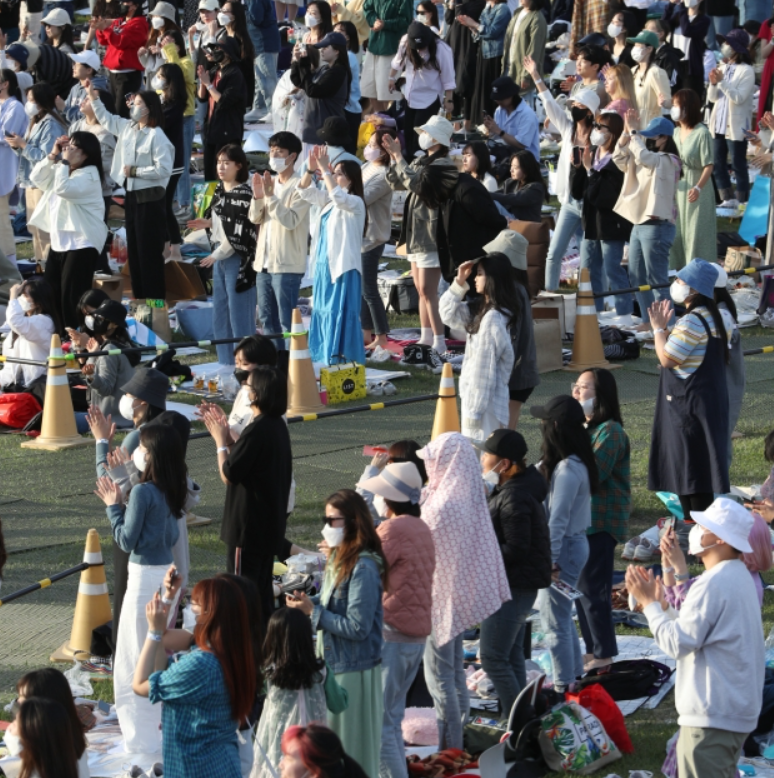 首尔|时隔两年的\群唱盛宴\再次在首尔露天演出