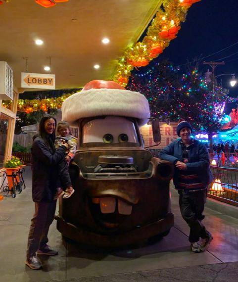 陈冠希|陈冠希晒3岁女儿与老婆,陈冠希对女儿呵护有加,一家人格外恩爱