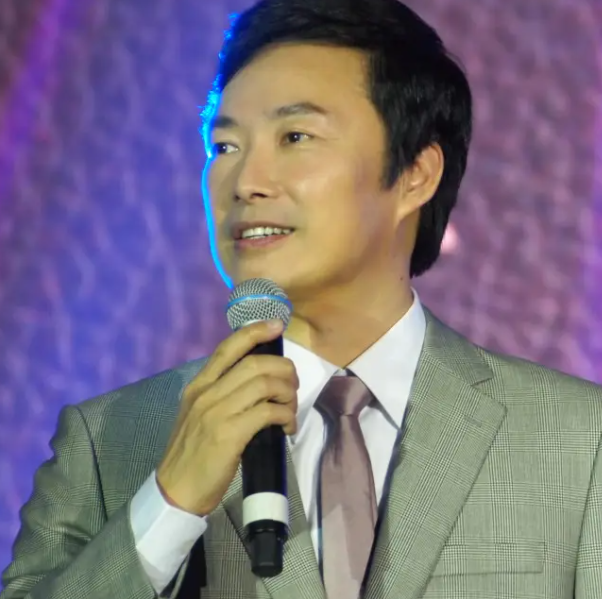 周深|不要说他唱歌是娘娘腔,但歌声红了大江南北