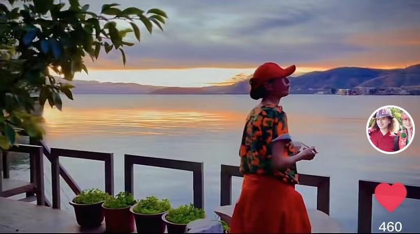 杨丽萍|63岁杨丽萍回家吃饭，留长指甲半天夹不起一粒米，一年花18万护理