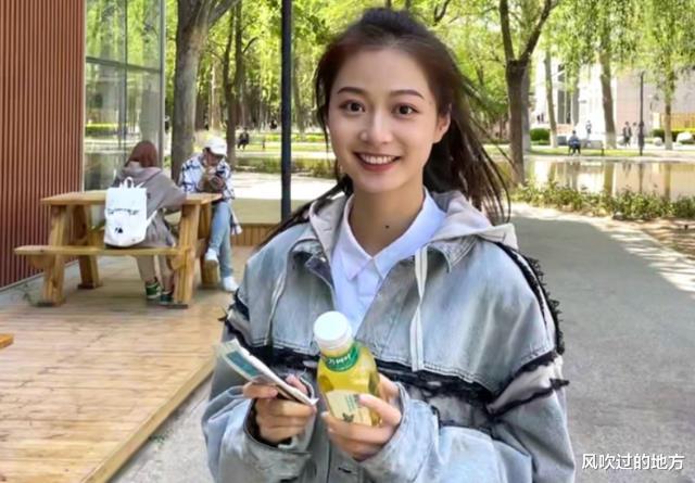 冬奥会|“中传校花”再一次惊艳网友，在冬奥会担任播报员，工作照流出