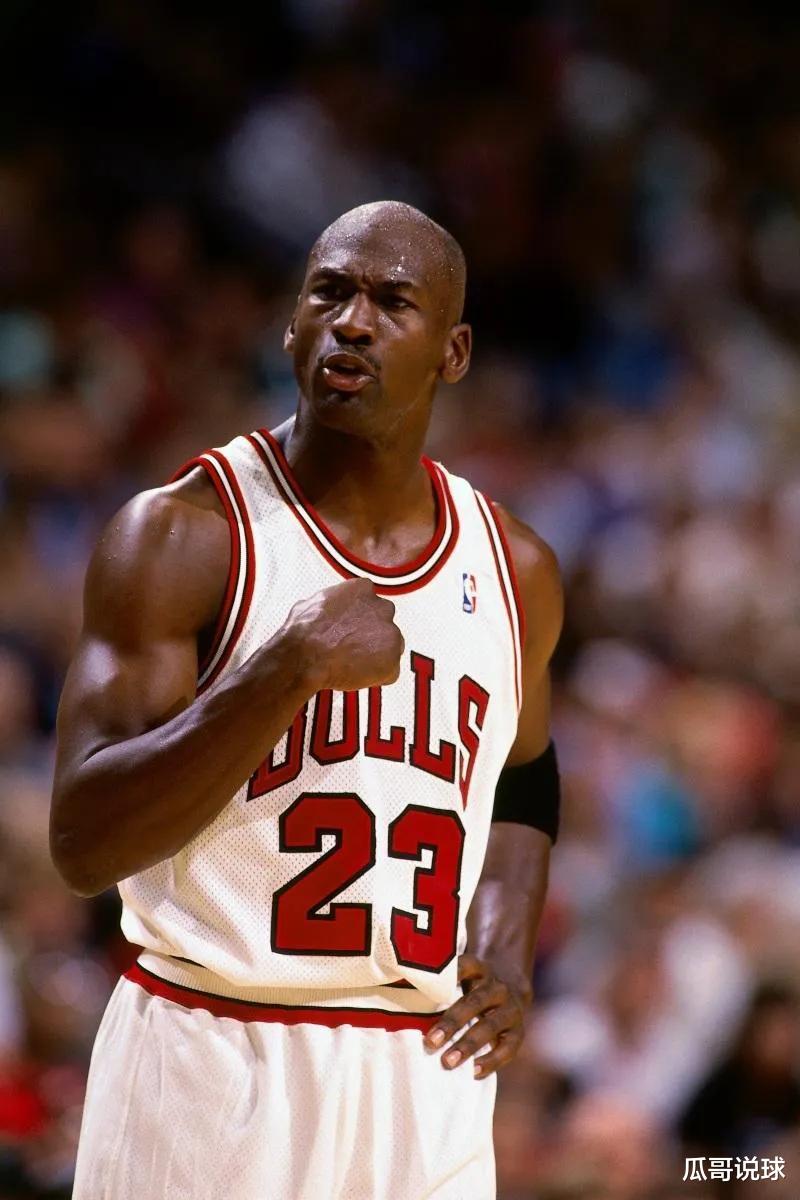 科比·布莱恩特|张伯伦单赛季最高得到4029分，乔丹3041分，科比2832分，那现役詹库杜是什么数据