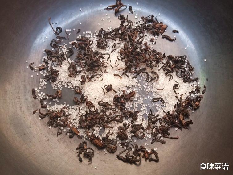 别花冤枉钱买奶茶了，自己煮更好喝，香甜美味无添加，喝完特暖和
