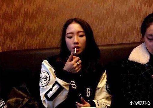 张柏芝|人前惊艳,人后失态,这7名女星抽烟遭狗仔曝光,一目了然