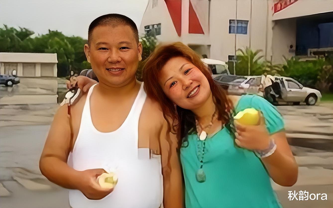 郭德纲|富家小姐王惠不顾一切嫁二婚郭德纲,高龄生子,他有什么魅力?