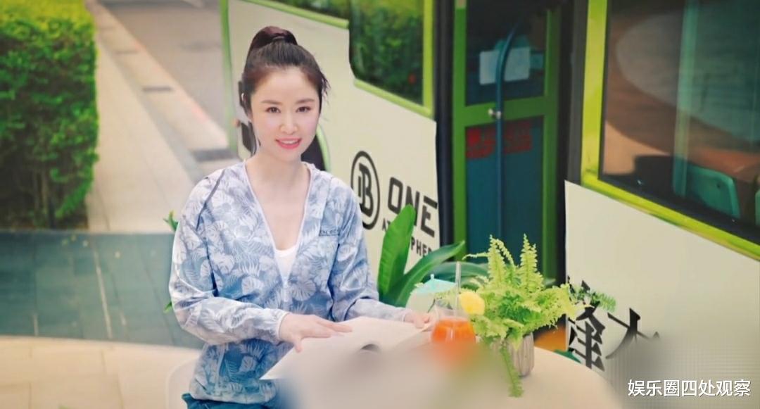 迪丽热巴|46岁林心如扎高马尾，满满青春气息太美了。