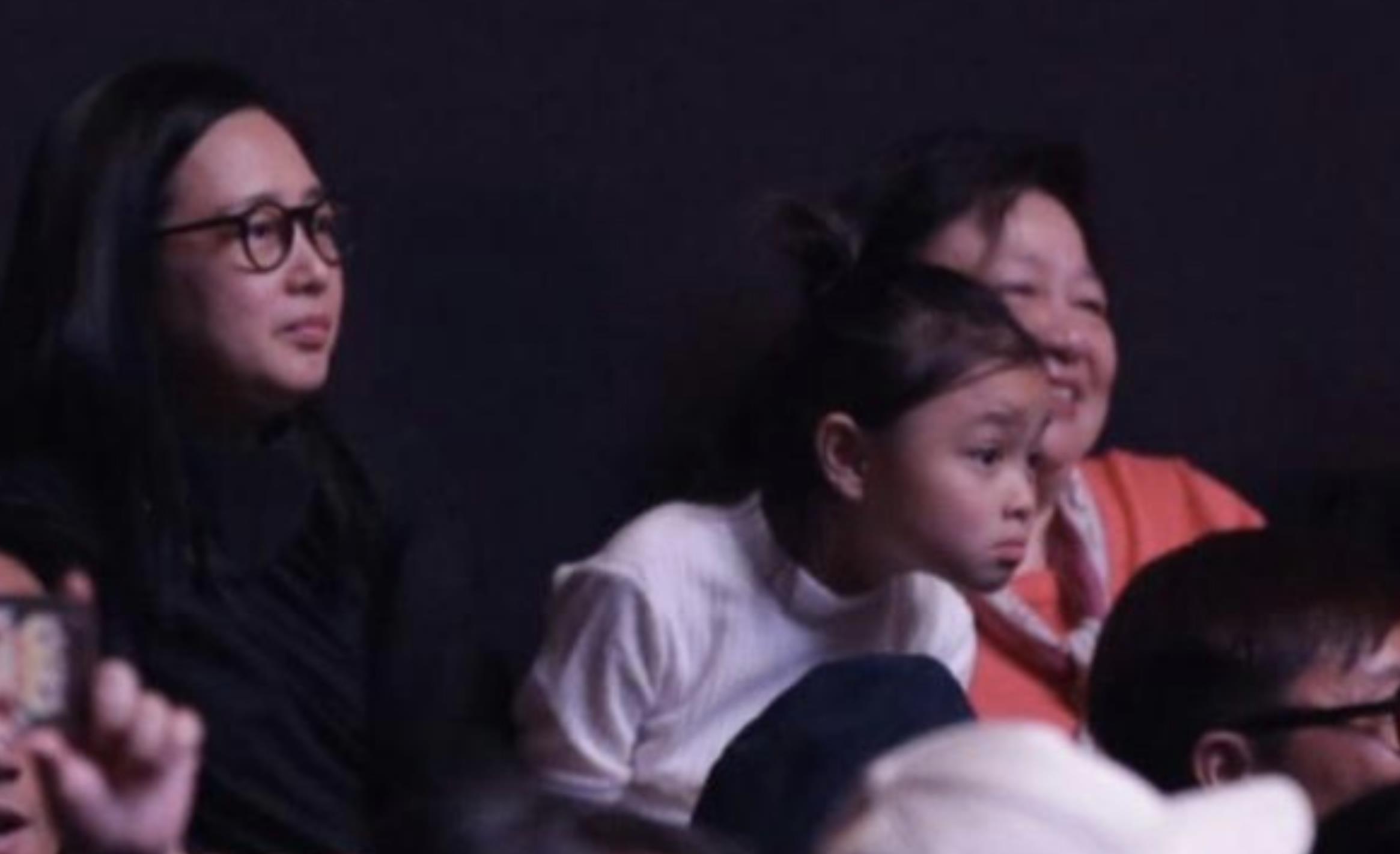 赵丽颖|甘愿被藏22年，46岁冒险为刘德华生子，朱丽倩真的太狠了