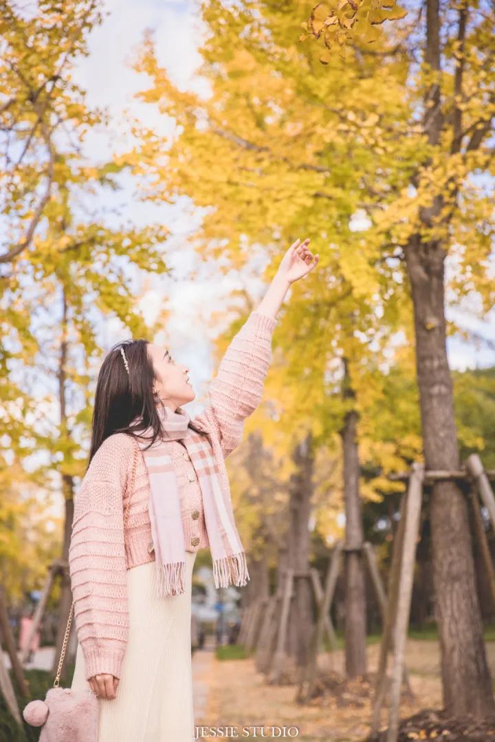 银杏林中拍摄文艺女神照,试试这些方法,拍照好看又有氛围