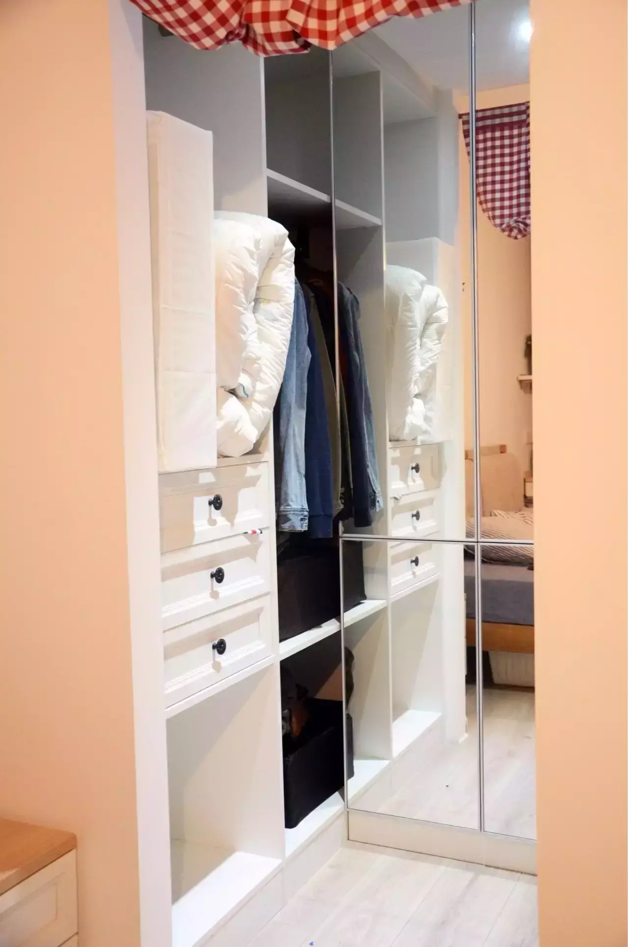 78平现代两居室,硬在主卧给媳妇挤出一个衣帽间,温馨又实用