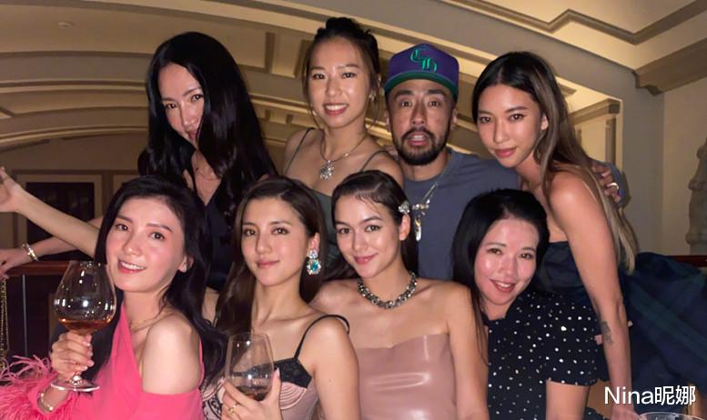 吴千语|林峰前任酒店拍大片,多人伺候显阵仗,穿挂脖裙曼妙身材不愧是豪门的菜