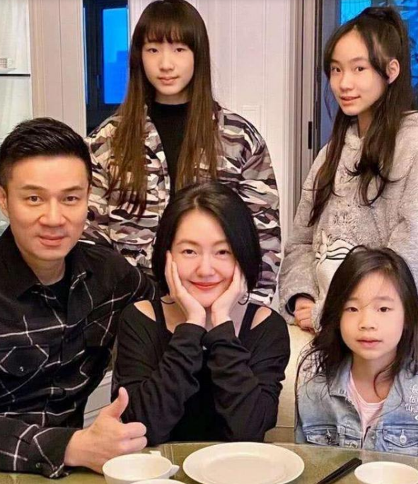 小S|小S为16岁大女儿庆生，许曦文举止淑女，一脸胶原蛋白尽显芳华