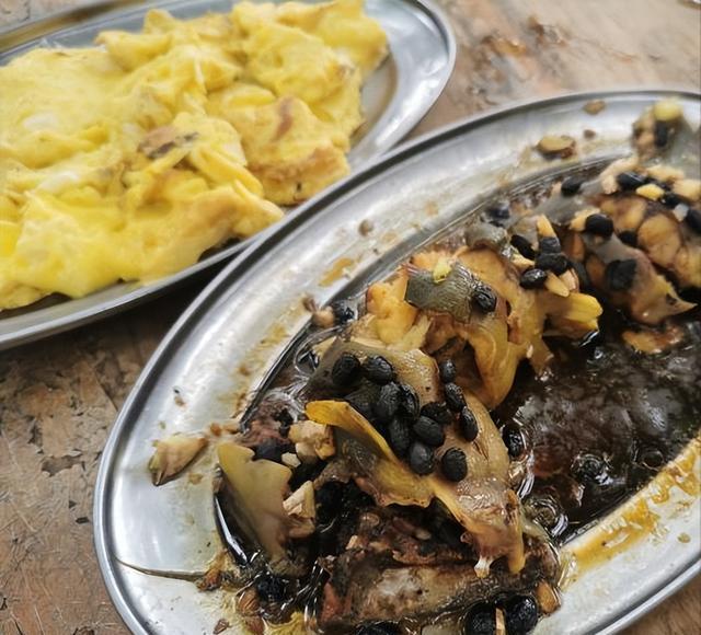 广东大哥来乡下吃饭,200元1盘肉连吃3盘,网友:店家含泪赚100