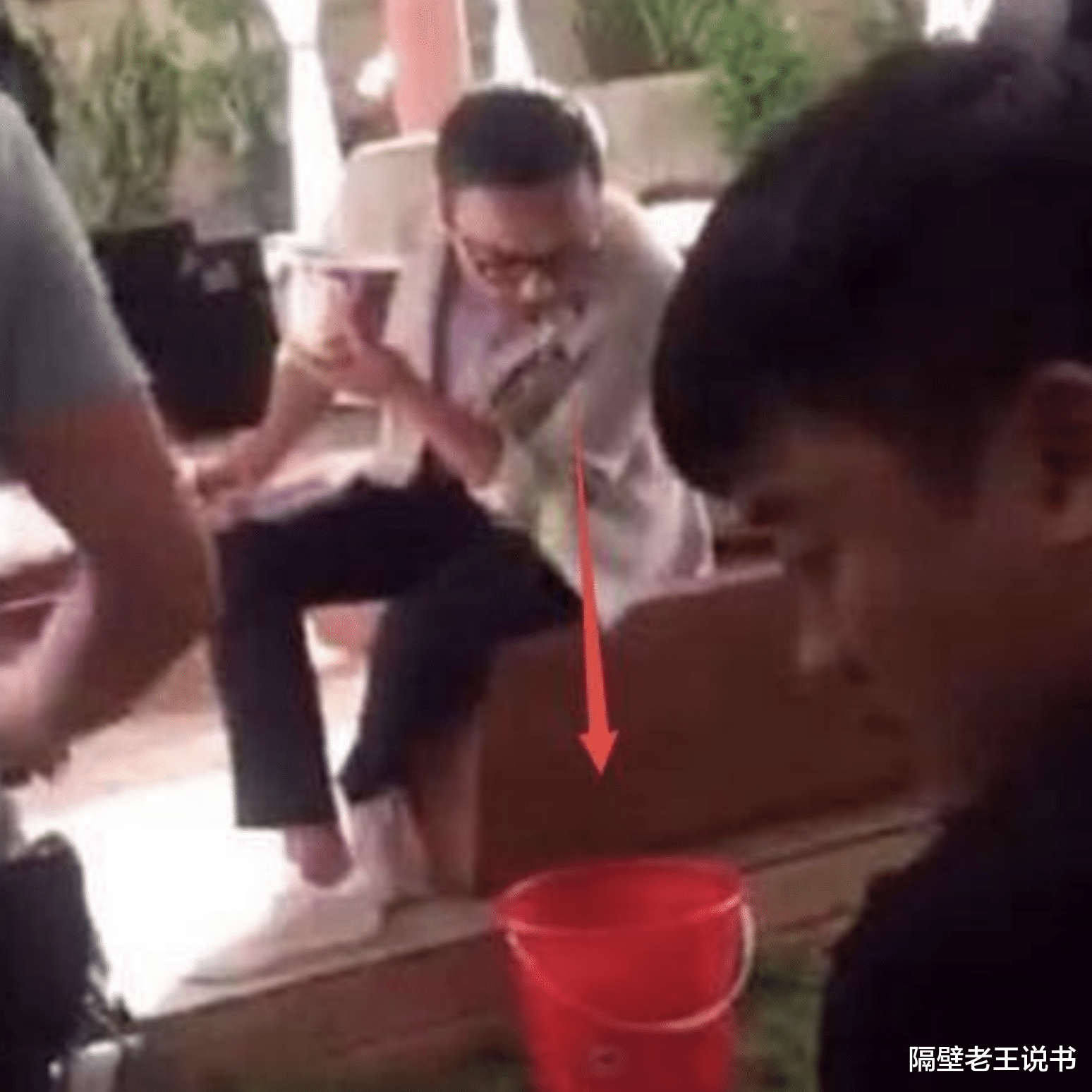 何炅|为了“钱”晚节不保的8位中老年明星！